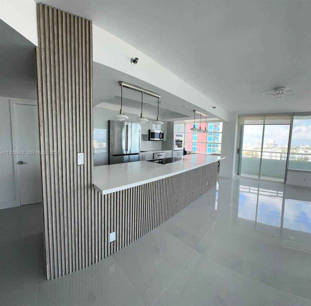 Small Image of 400 SOUTH POINTE DR #1610, Miami Beach Number 3