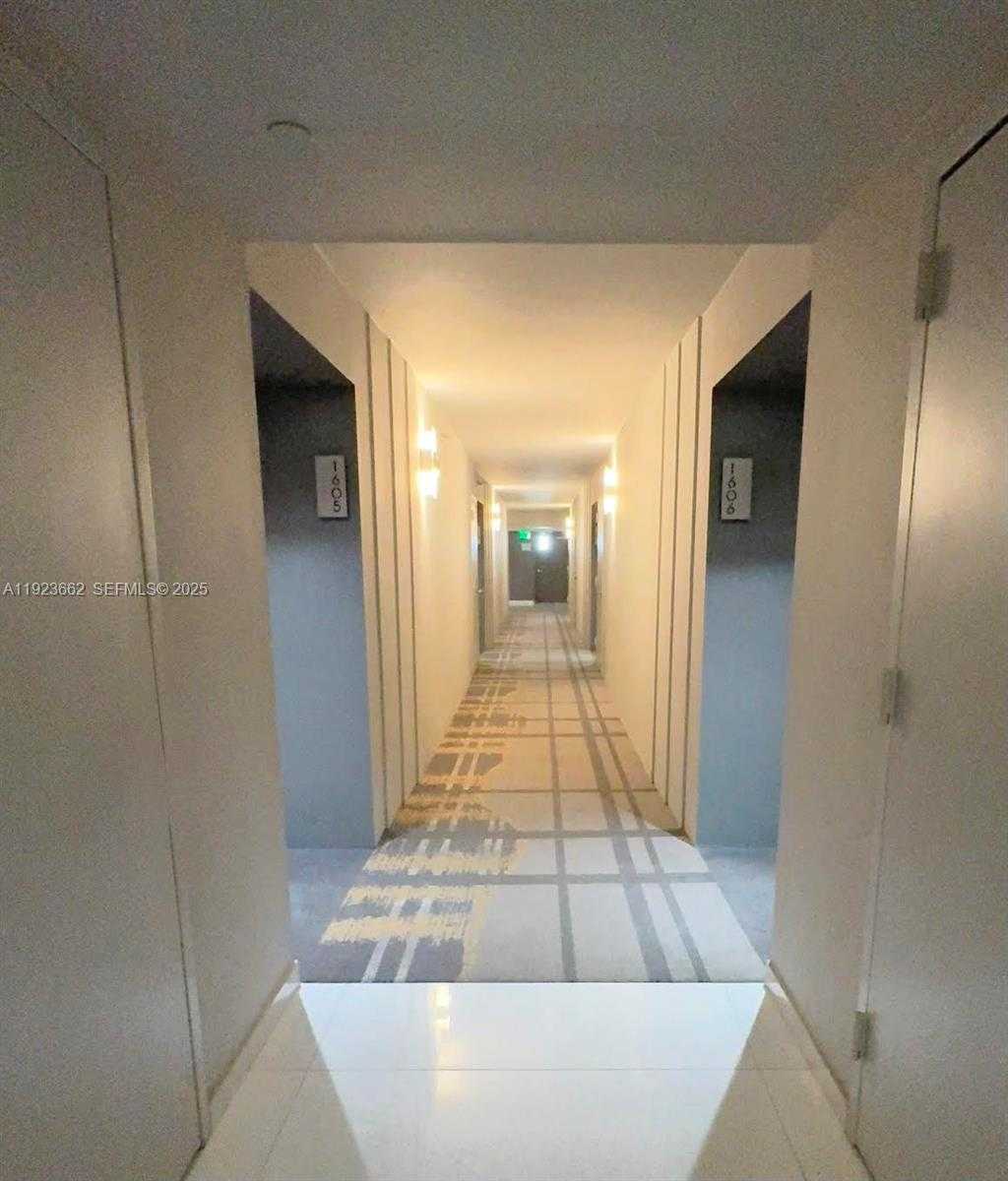 Small Image of 400 SOUTH POINTE DR #1610, Miami Beach Number 31