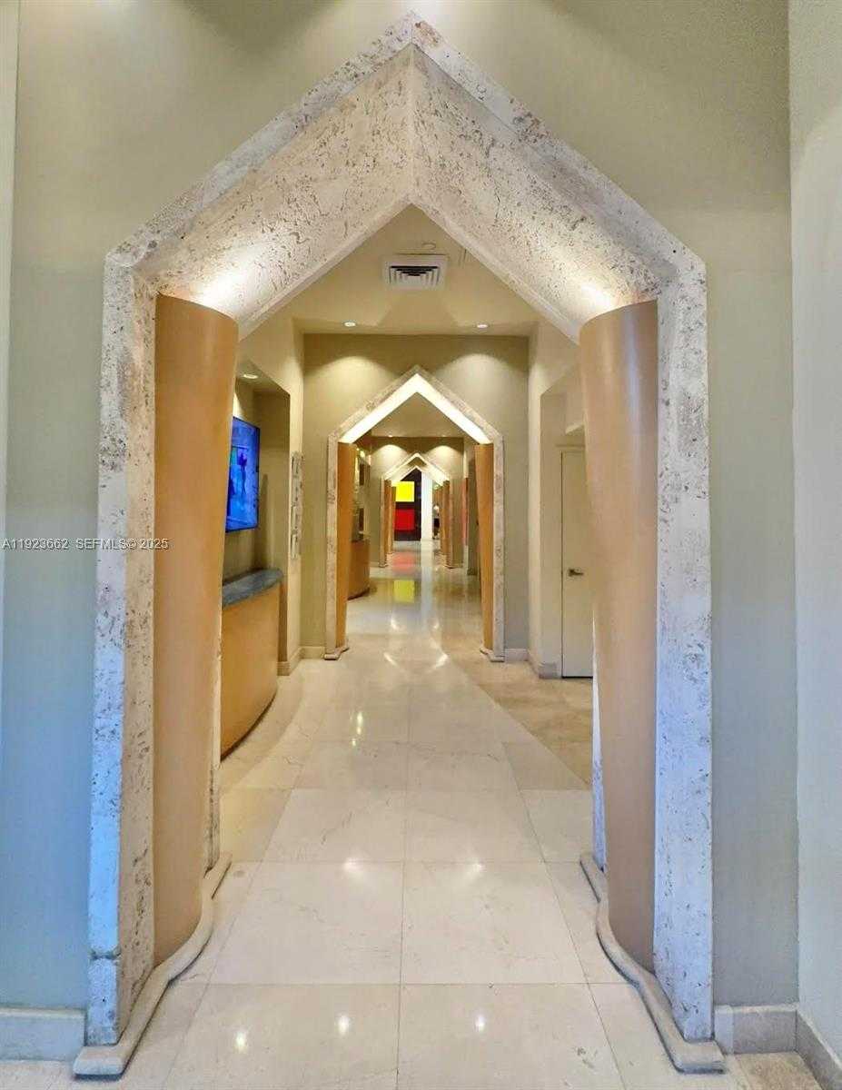 Small Image of 400 SOUTH POINTE DR #1610, Miami Beach Number 32