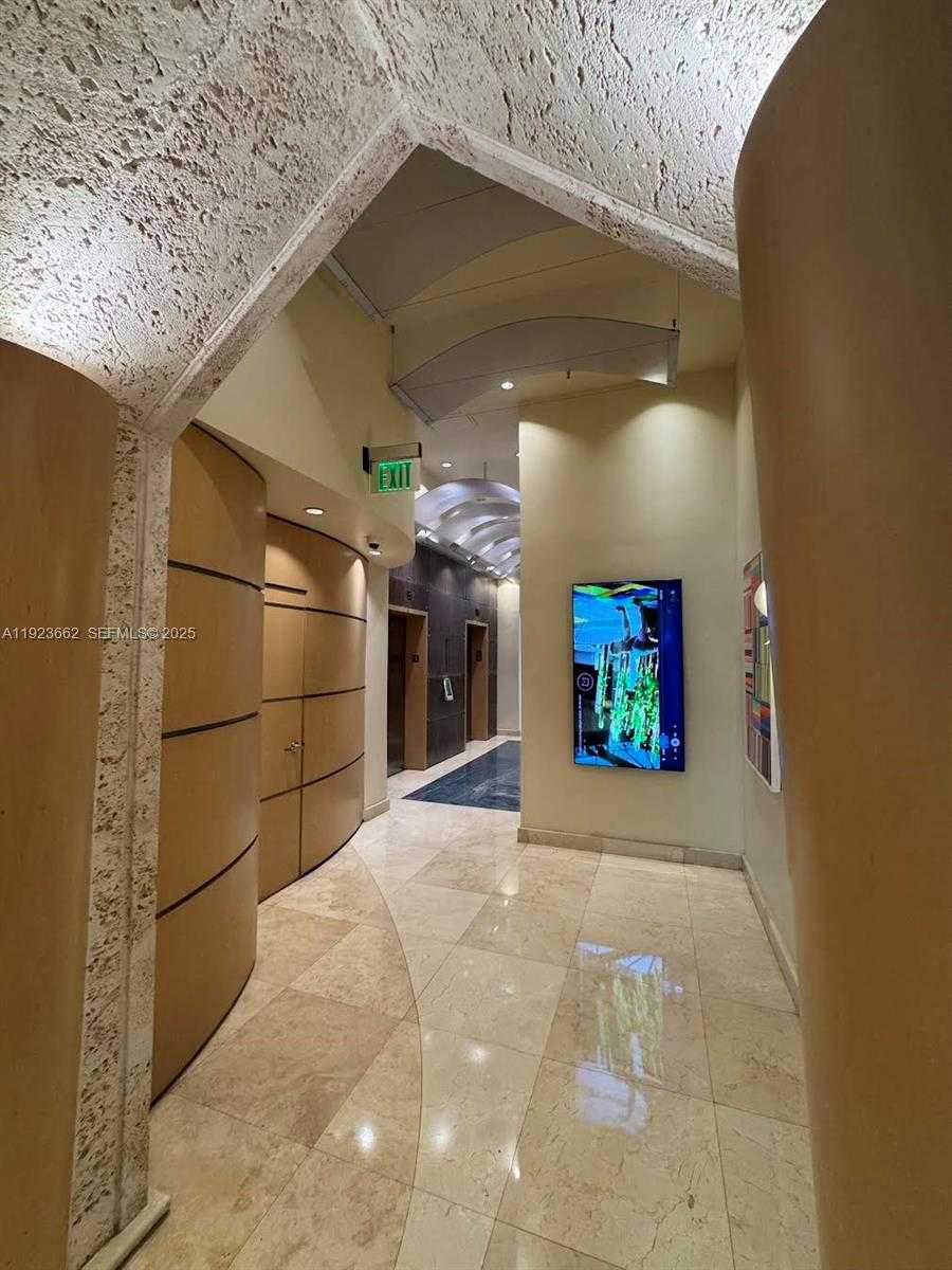 Small Image of 400 SOUTH POINTE DR #1610, Miami Beach Number 33