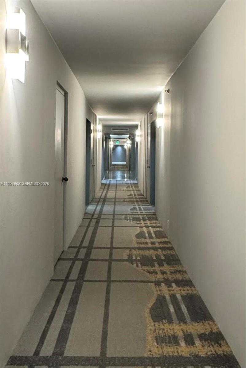 Small Image of 400 SOUTH POINTE DR #1610, Miami Beach Number 36