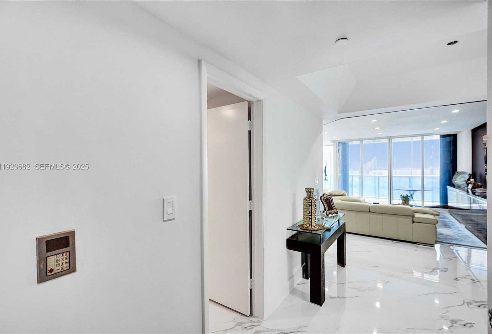 Small Image of 4000 ISLAND BLVD #2301, Aventura Number 12