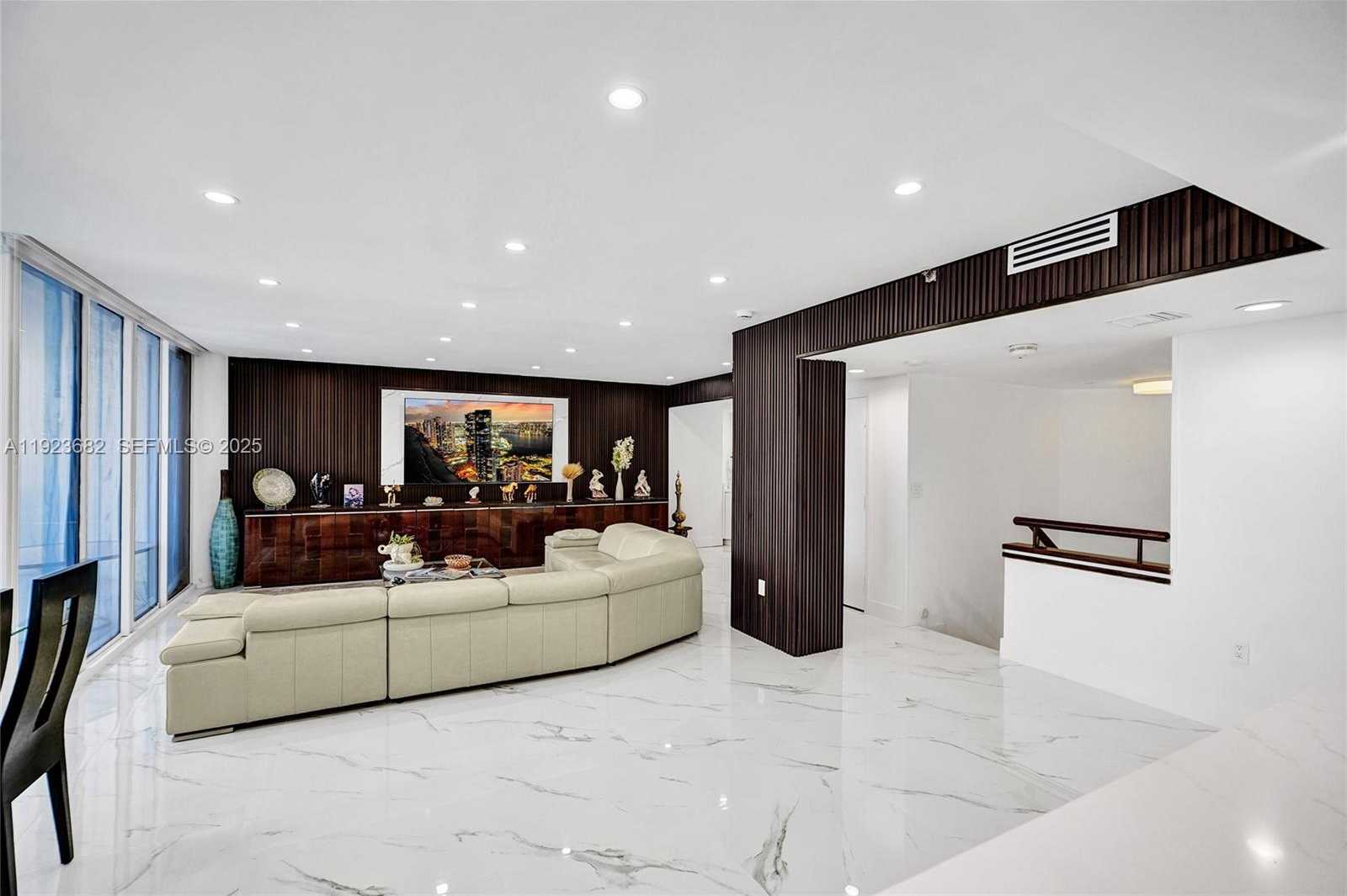 Small Image of 4000 ISLAND BLVD #2301, Aventura Number 18