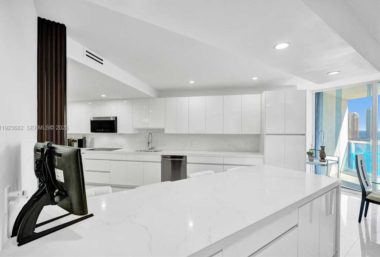 Small Image of 4000 ISLAND BLVD #2301, Aventura Number 24