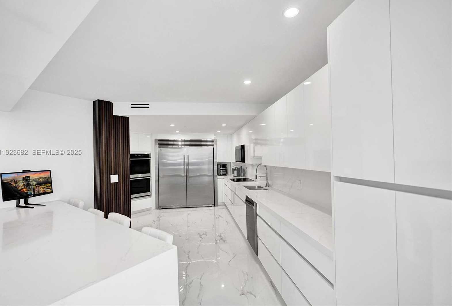 Small Image of 4000 ISLAND BLVD #2301, Aventura Number 25