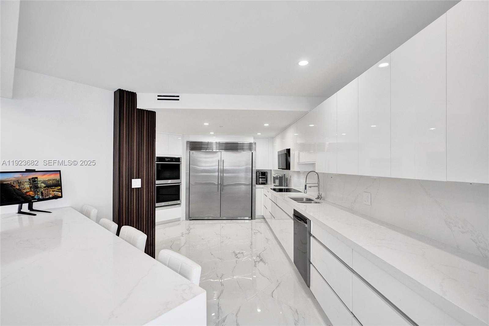 Small Image of 4000 ISLAND BLVD #2301, Aventura Number 26