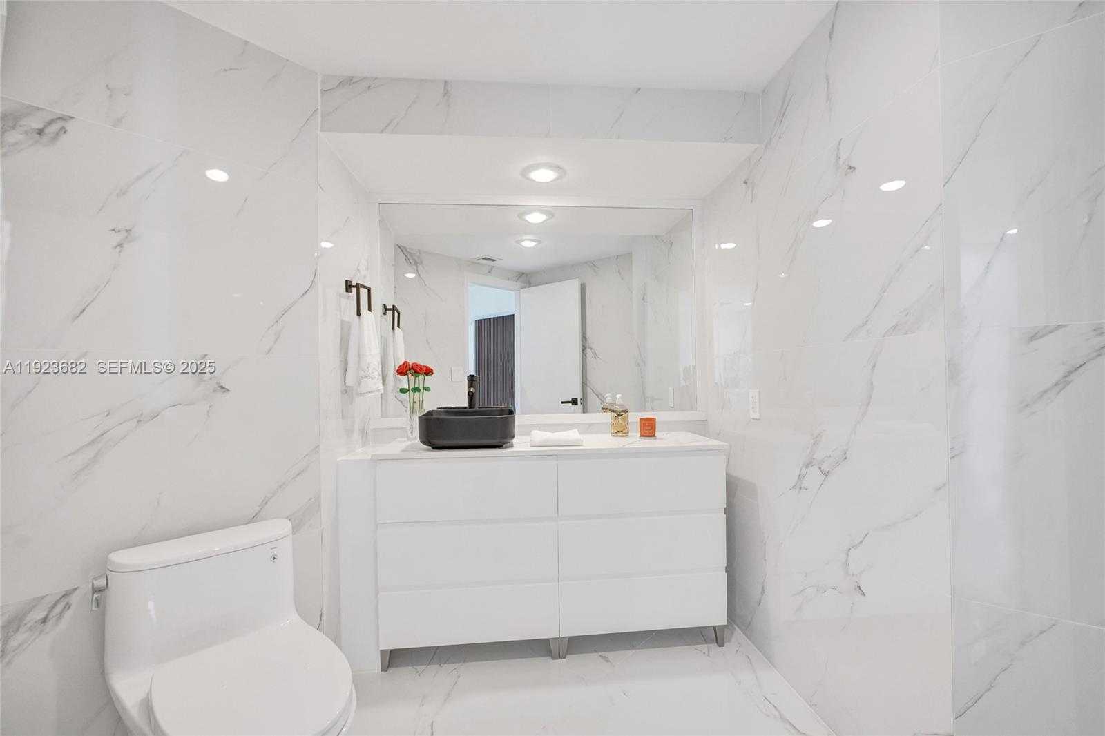 Small Image of 4000 ISLAND BLVD #2301, Aventura Number 27