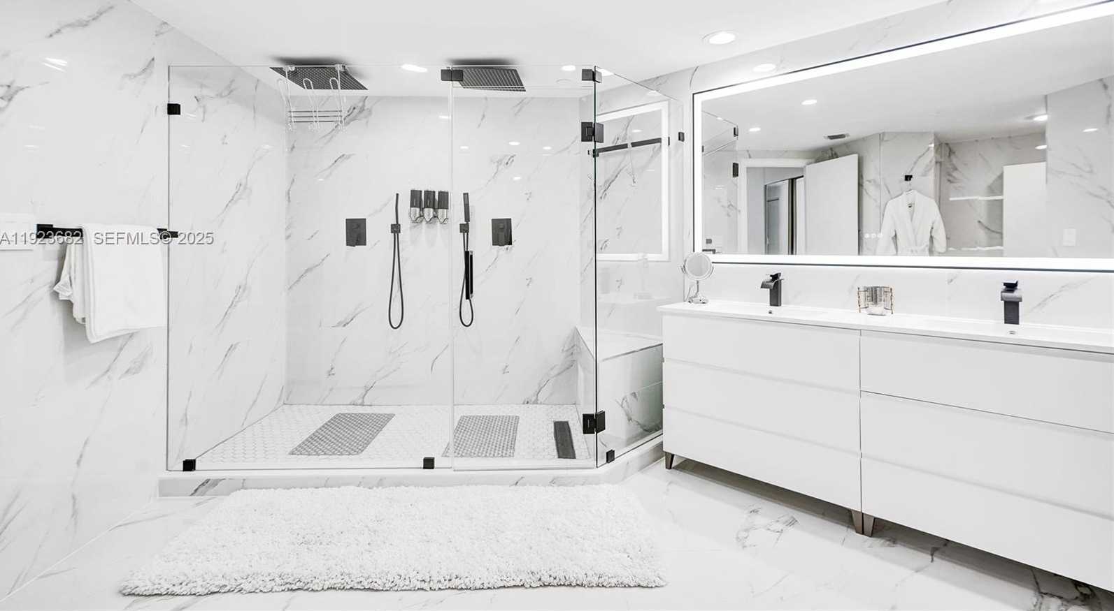 Small Image of 4000 ISLAND BLVD #2301, Aventura Number 3