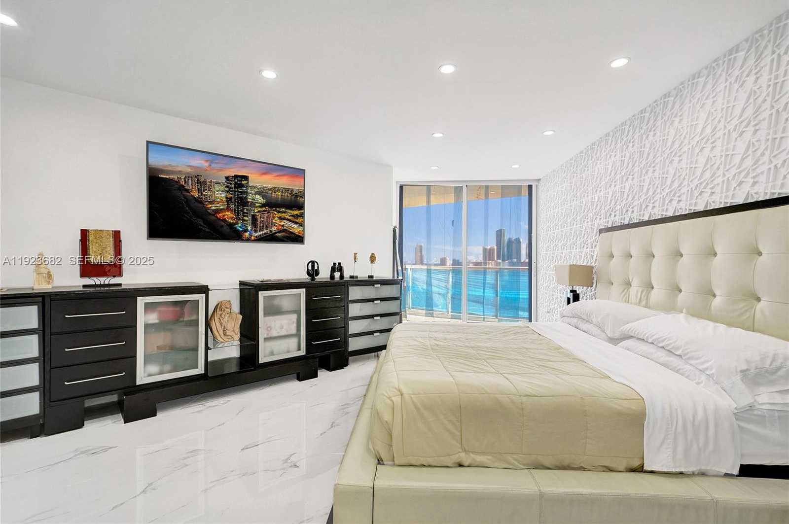 Small Image of 4000 ISLAND BLVD #2301, Aventura Number 31