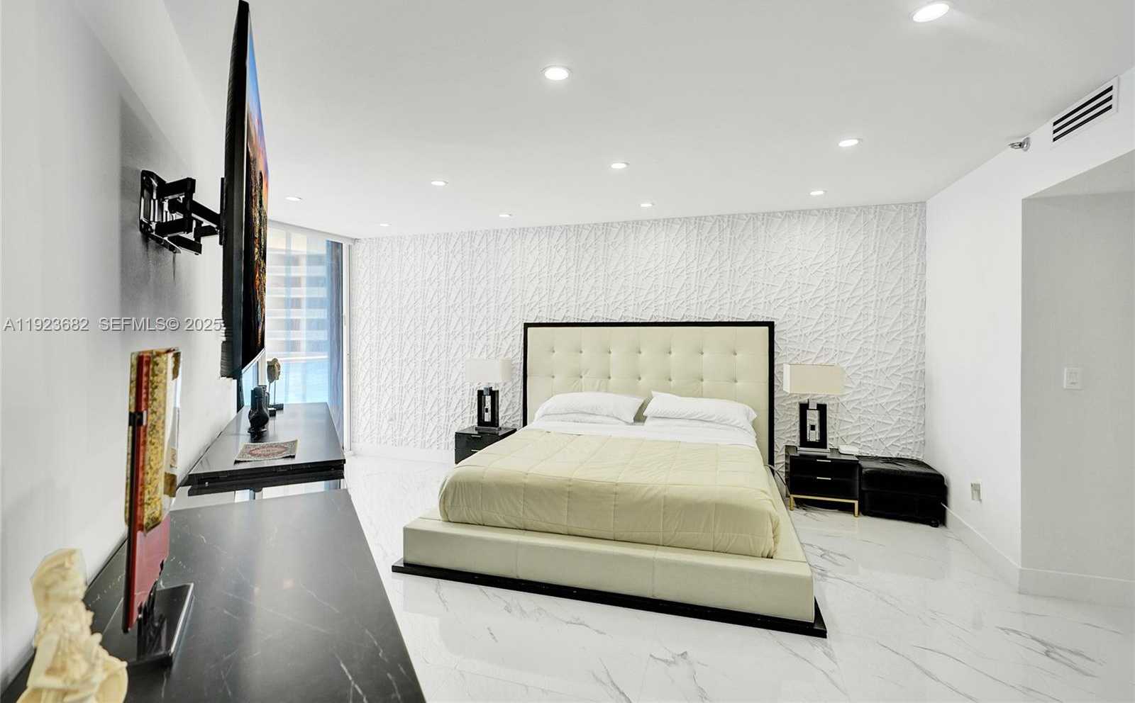 Small Image of 4000 ISLAND BLVD #2301, Aventura Number 32