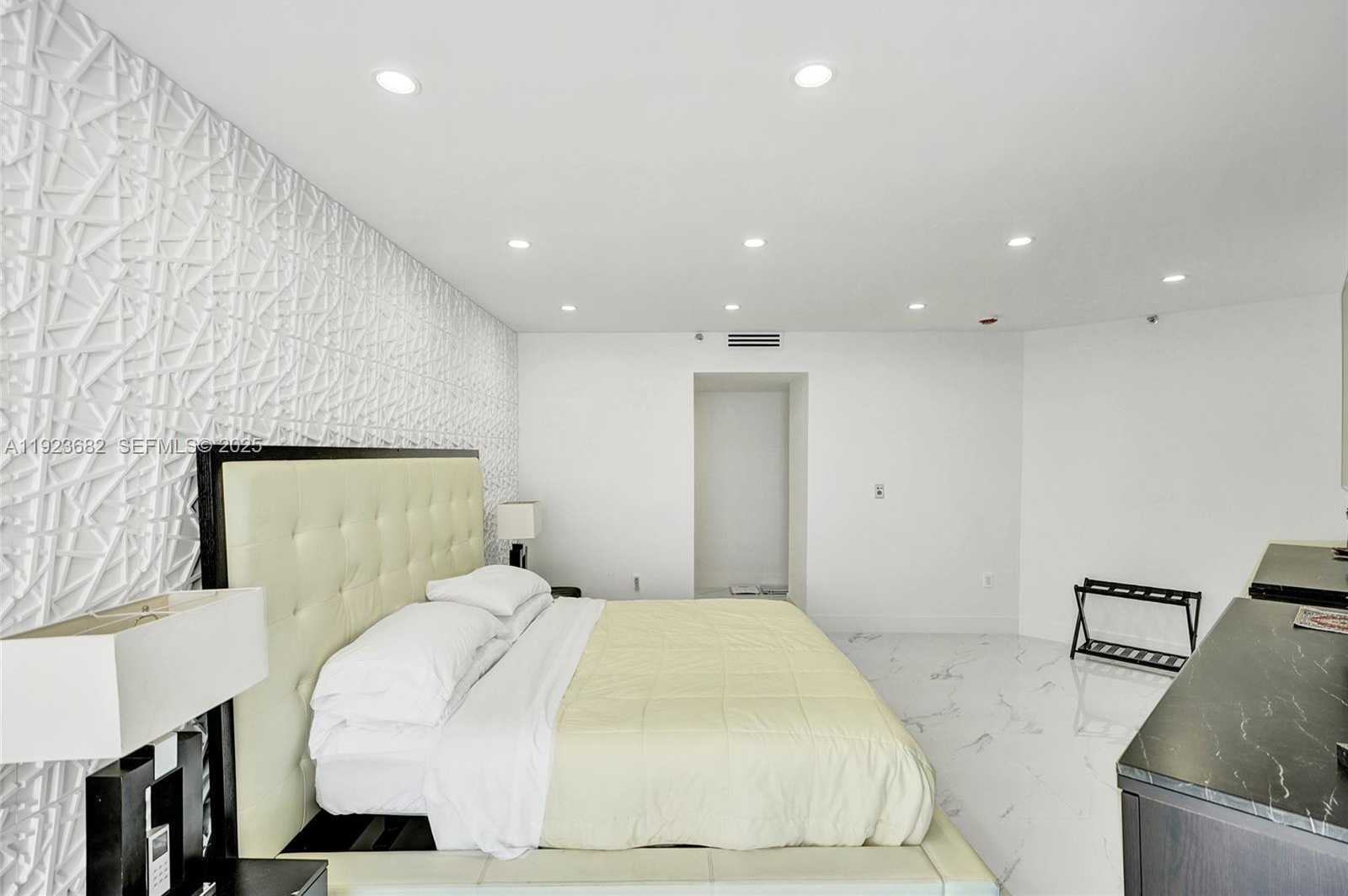 Small Image of 4000 ISLAND BLVD #2301, Aventura Number 34