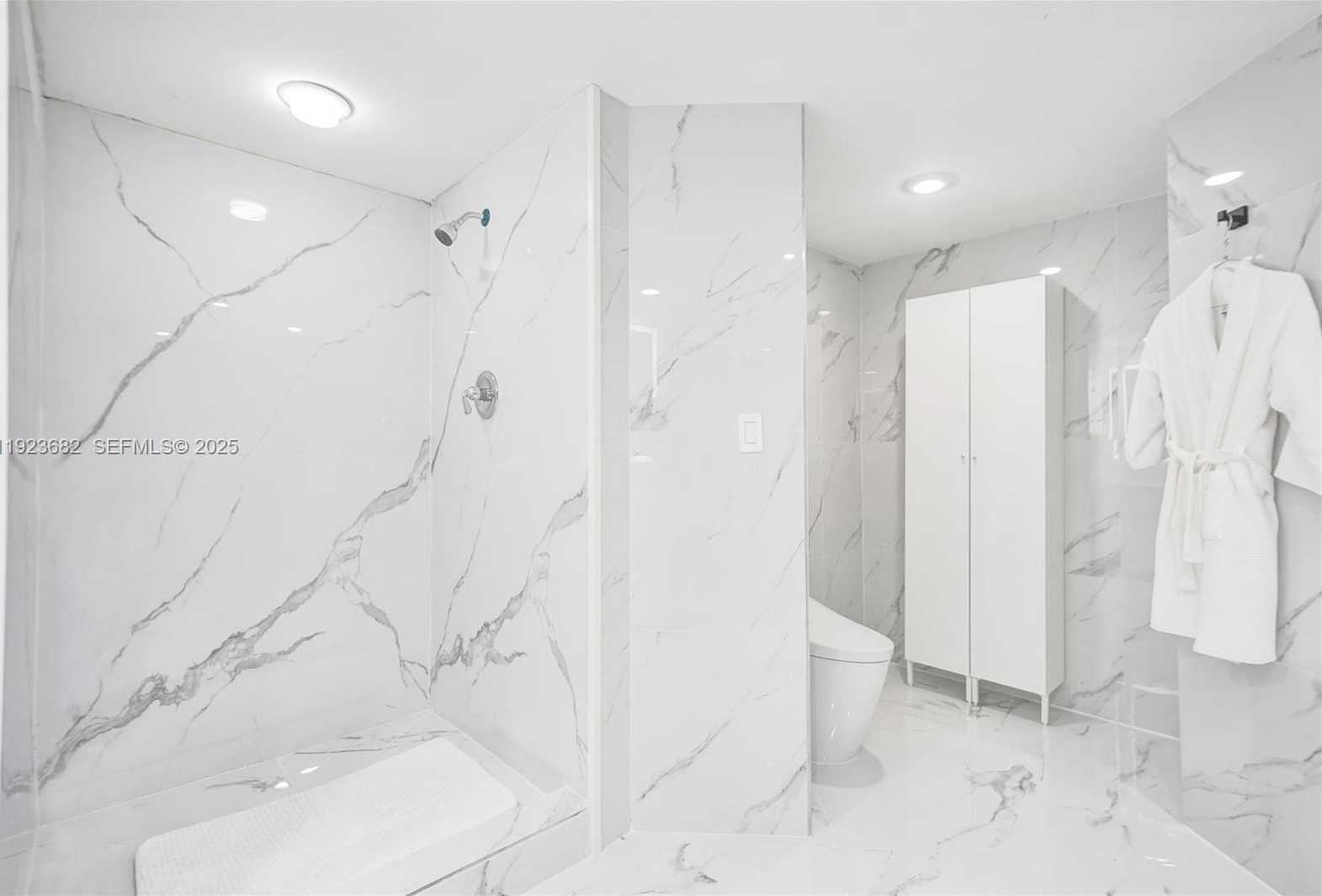 Small Image of 4000 ISLAND BLVD #2301, Aventura Number 35