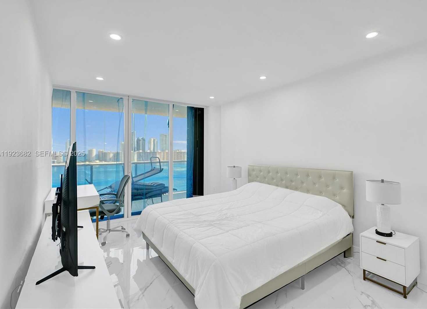 Small Image of 4000 ISLAND BLVD #2301, Aventura Number 36