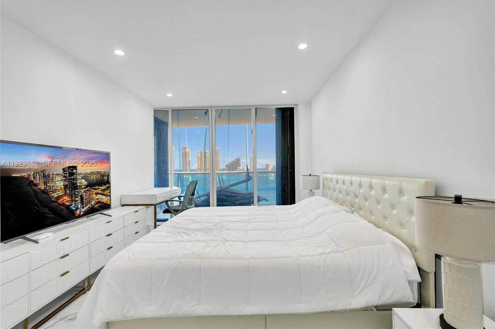 Small Image of 4000 ISLAND BLVD #2301, Aventura Number 38