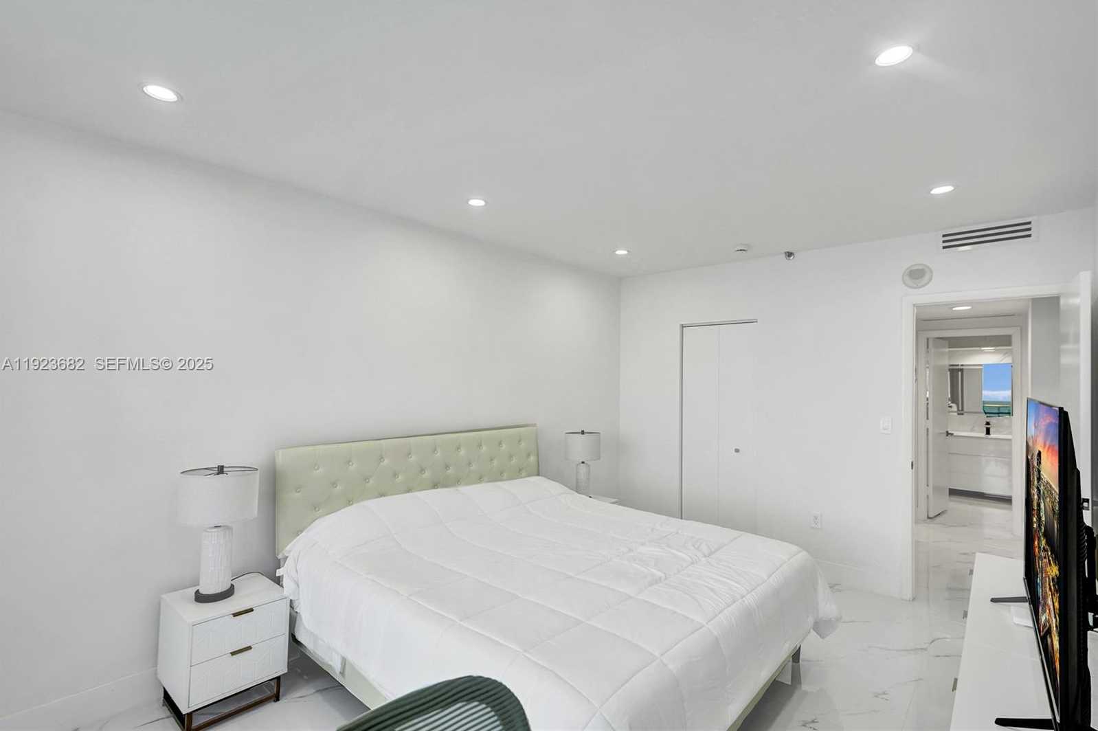 Small Image of 4000 ISLAND BLVD #2301, Aventura Number 40