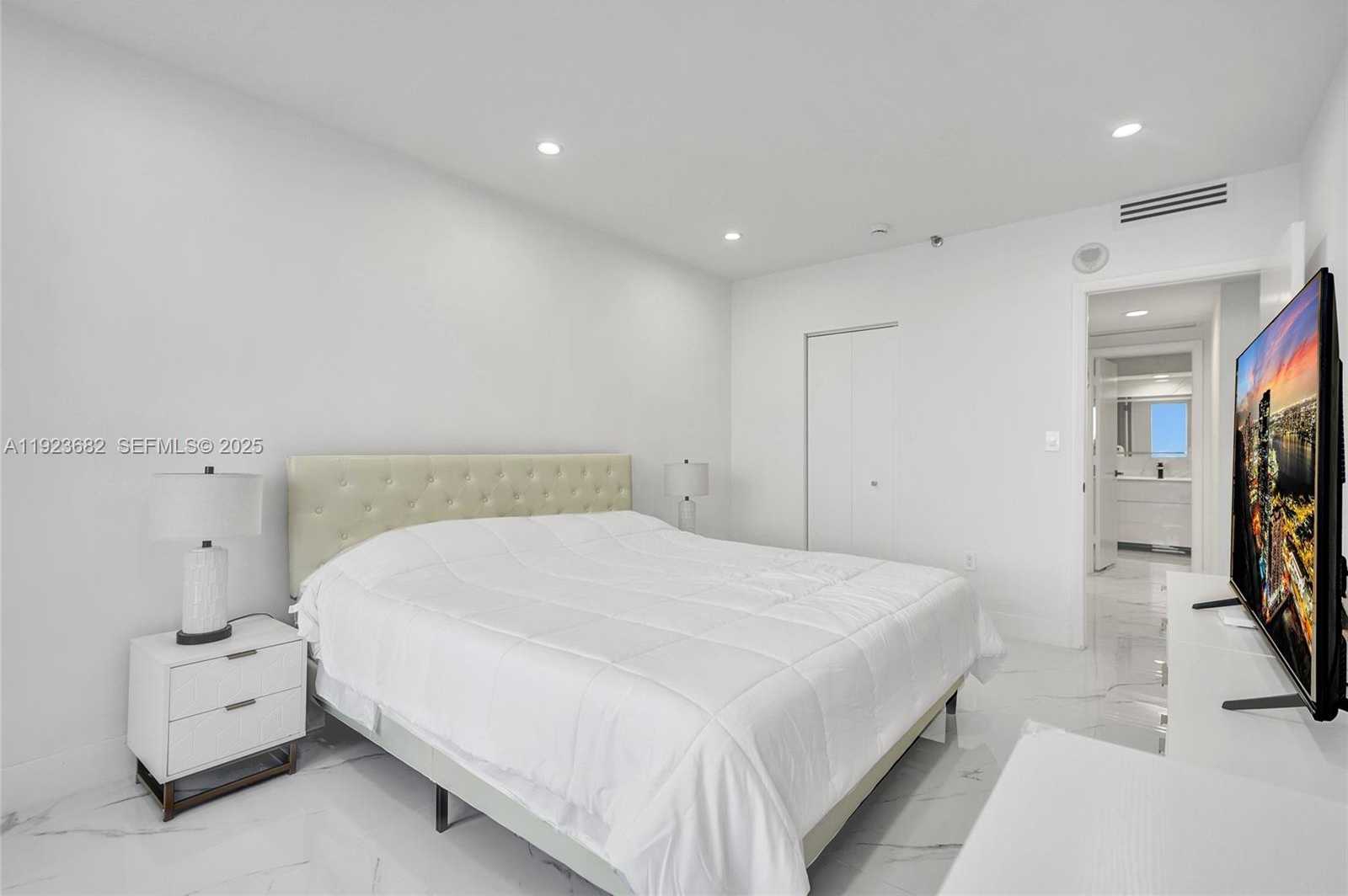 Small Image of 4000 ISLAND BLVD #2301, Aventura Number 41