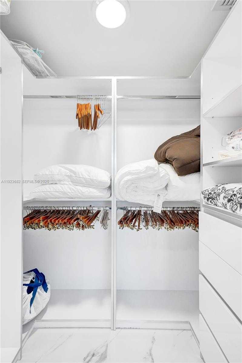 Small Image of 4000 ISLAND BLVD #2301, Aventura Number 42