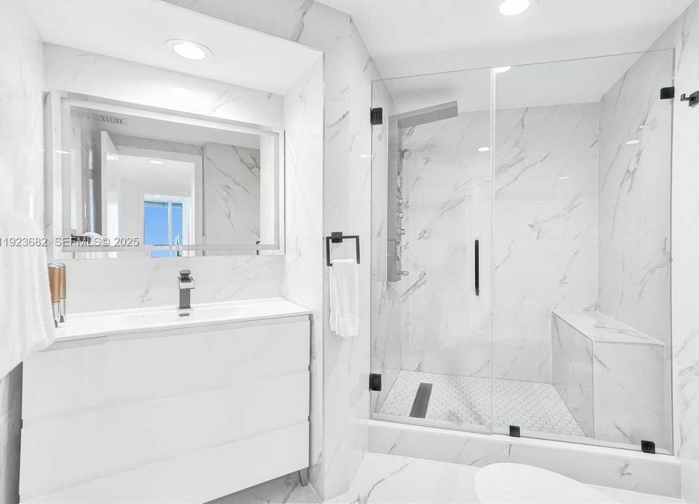 Small Image of 4000 ISLAND BLVD #2301, Aventura Number 44