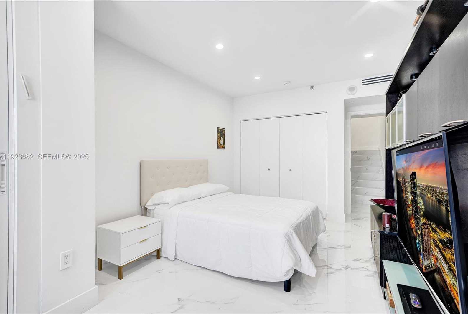 Small Image of 4000 ISLAND BLVD #2301, Aventura Number 47