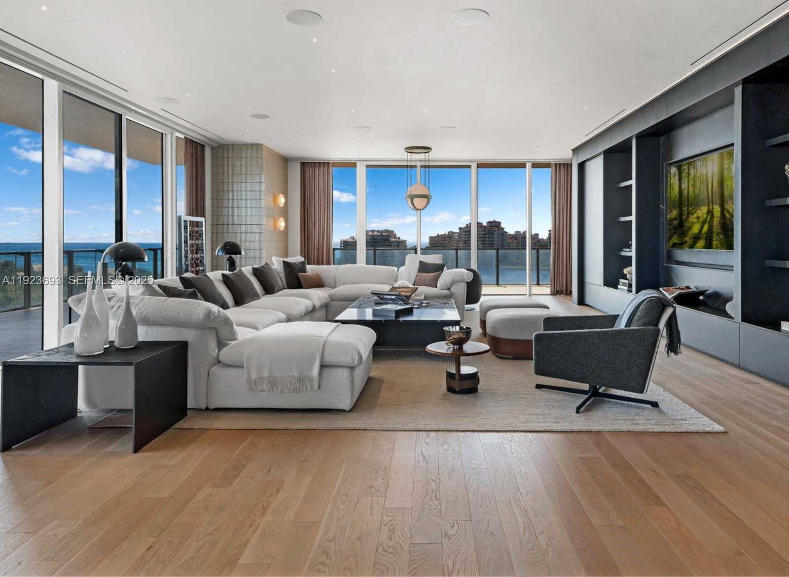Small Image of 800 SOUTH POINTE DR #801, Miami Beach Number 1