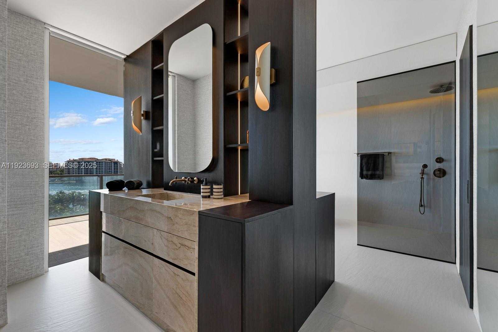 Small Image of 800 SOUTH POINTE DR #801, Miami Beach Number 16