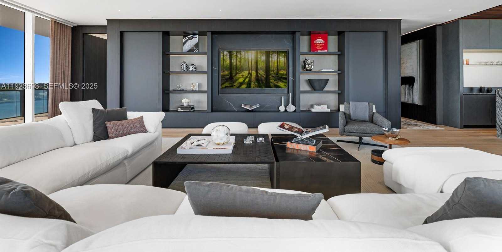 Small Image of 800 SOUTH POINTE DR #801, Miami Beach Number 2