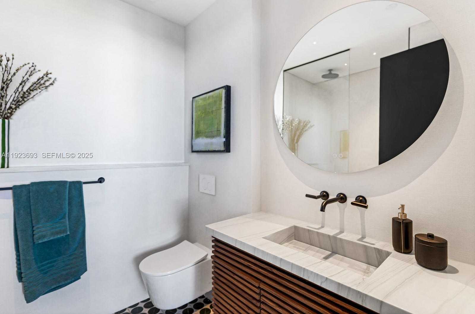 Small Image of 800 SOUTH POINTE DR #801, Miami Beach Number 22