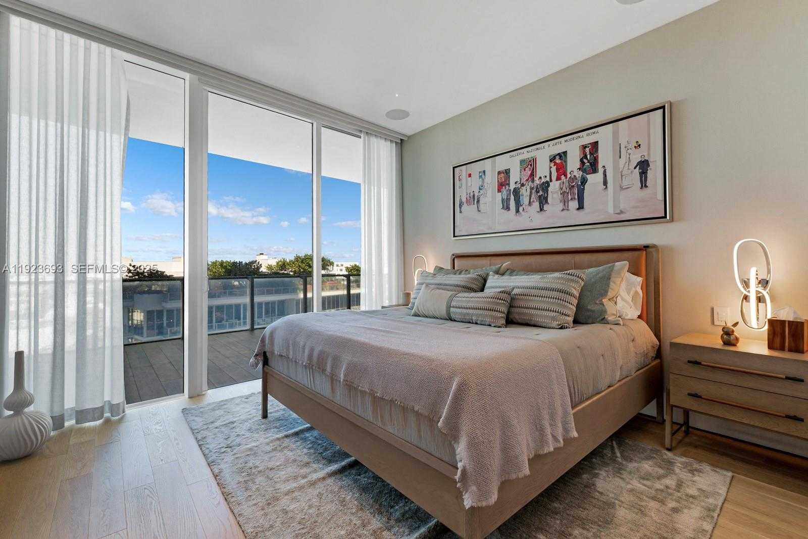 Small Image of 800 SOUTH POINTE DR #801, Miami Beach Number 26