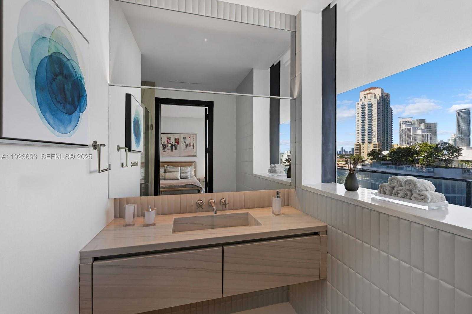 Small Image of 800 SOUTH POINTE DR #801, Miami Beach Number 27