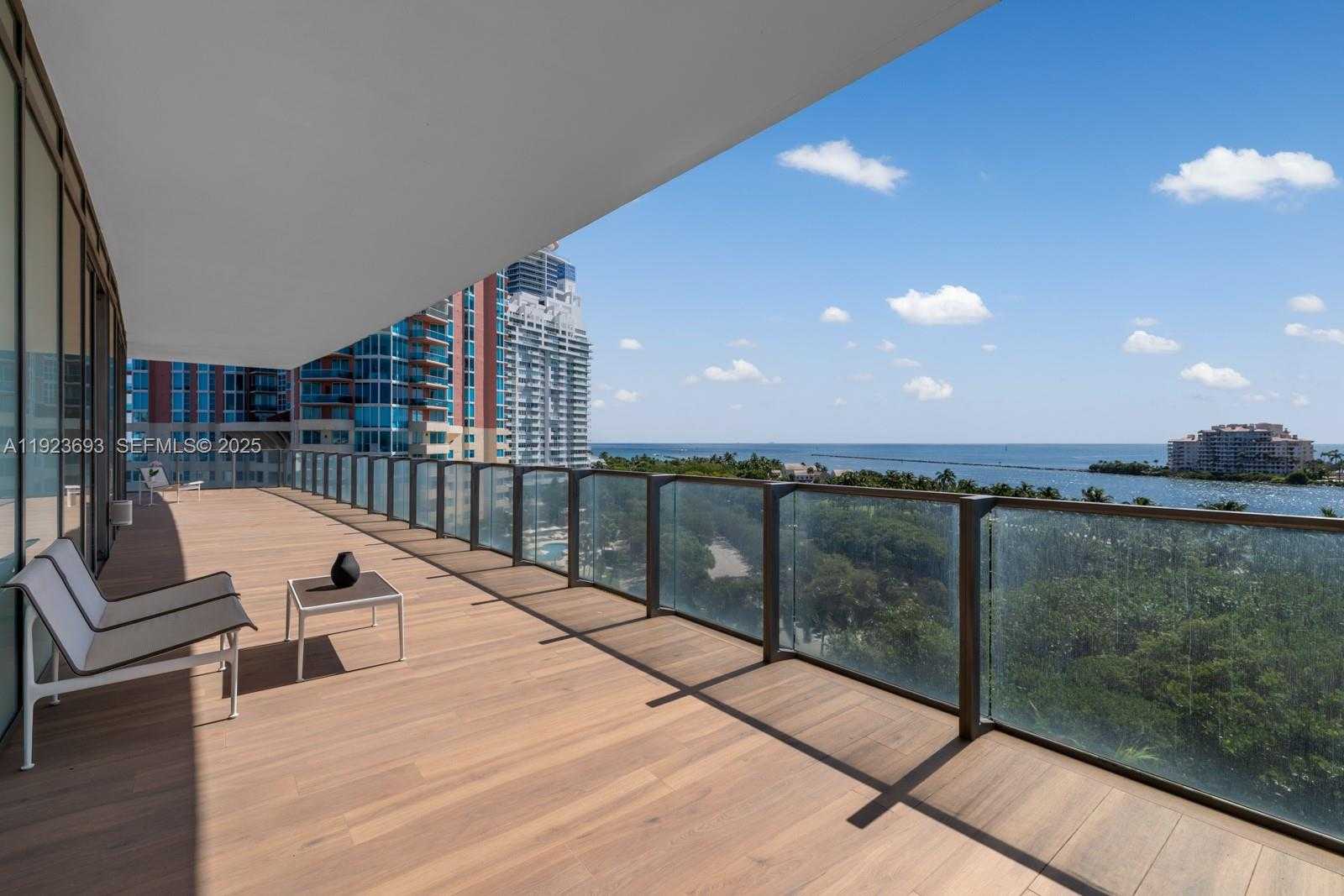 Small Image of 800 SOUTH POINTE DR #801, Miami Beach Number 33