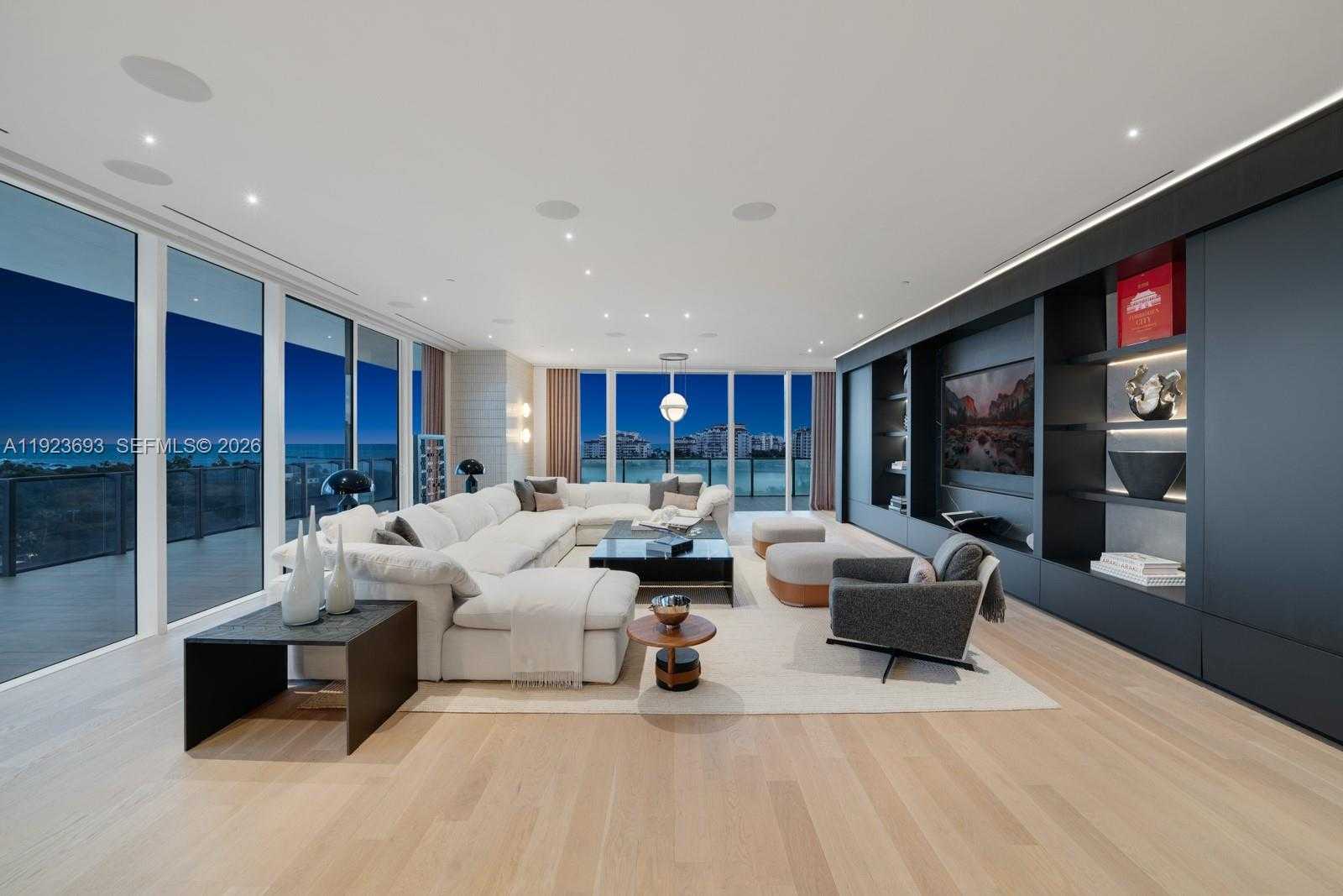 Small Image of 800 SOUTH POINTE DR #801, Miami Beach Number 38