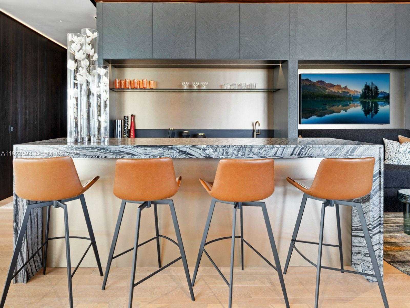 Small Image of 800 SOUTH POINTE DR #801, Miami Beach Number 4