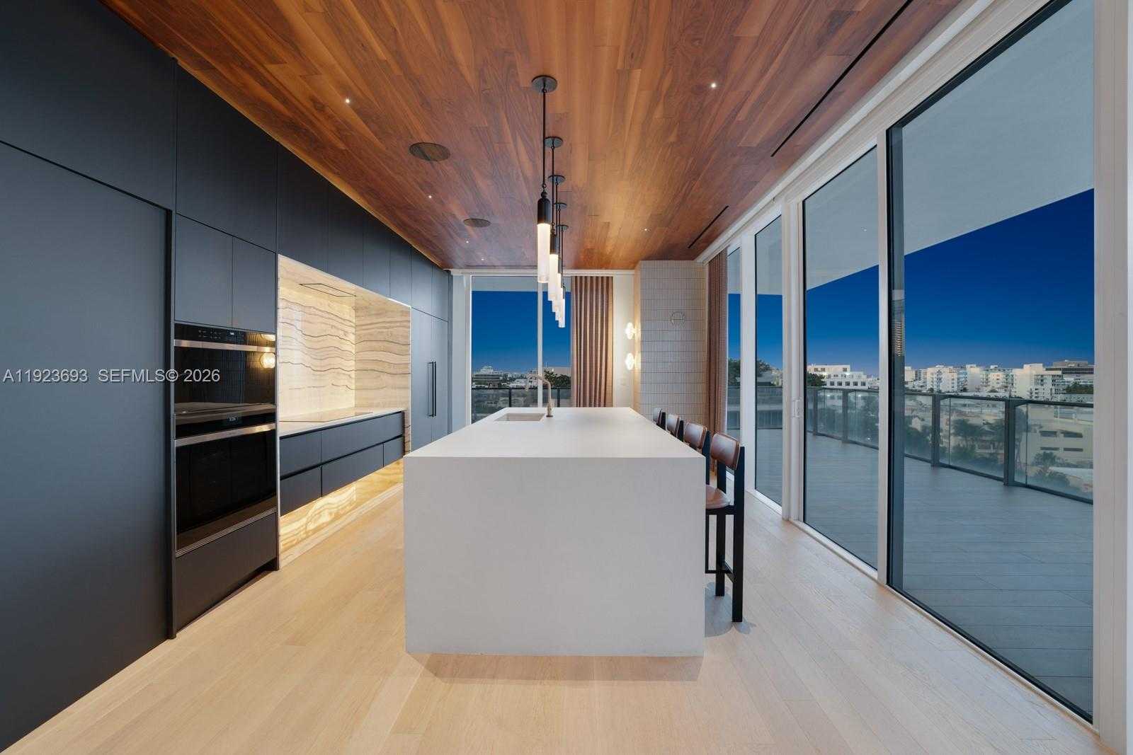 Small Image of 800 SOUTH POINTE DR #801, Miami Beach Number 40