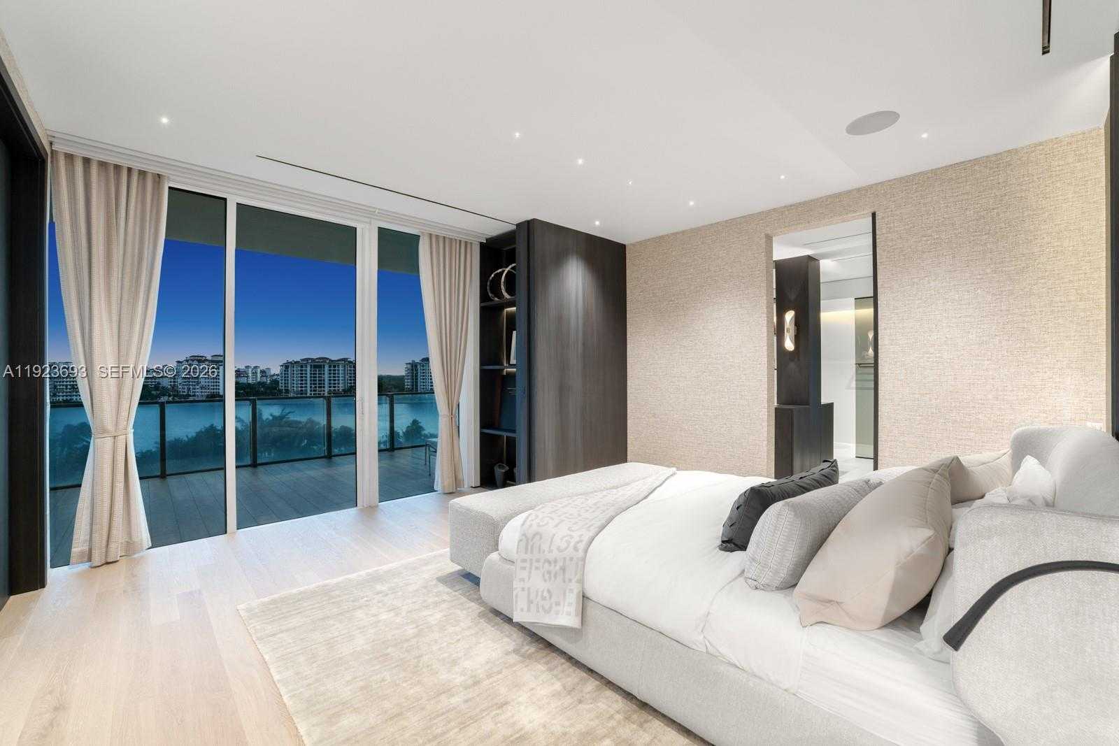 Small Image of 800 SOUTH POINTE DR #801, Miami Beach Number 41