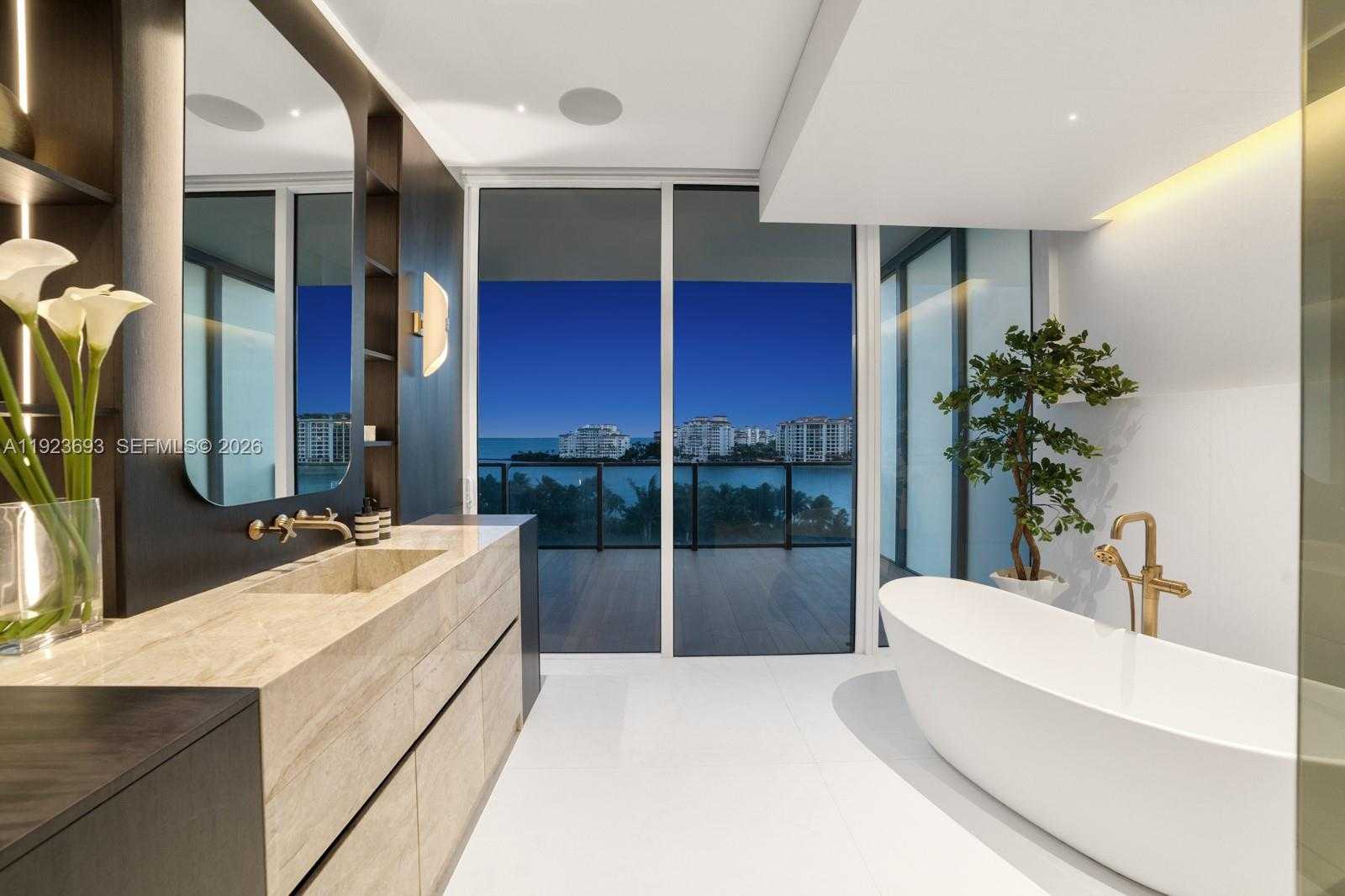 Small Image of 800 SOUTH POINTE DR #801, Miami Beach Number 42