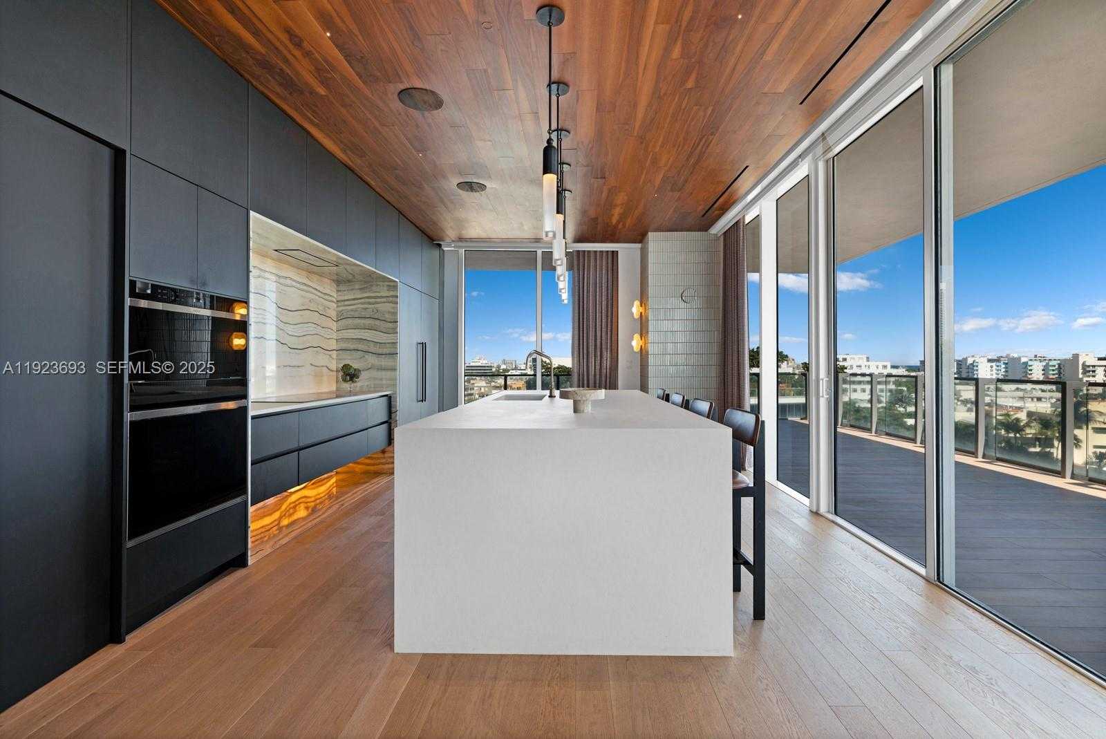 Small Image of 800 SOUTH POINTE DR #801, Miami Beach Number 6