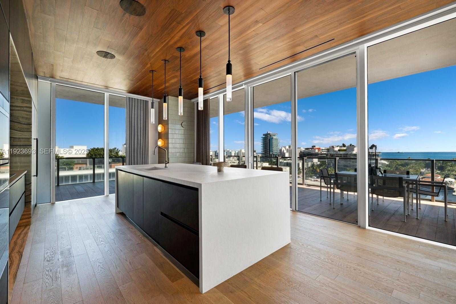 Small Image of 800 SOUTH POINTE DR #801, Miami Beach Number 7