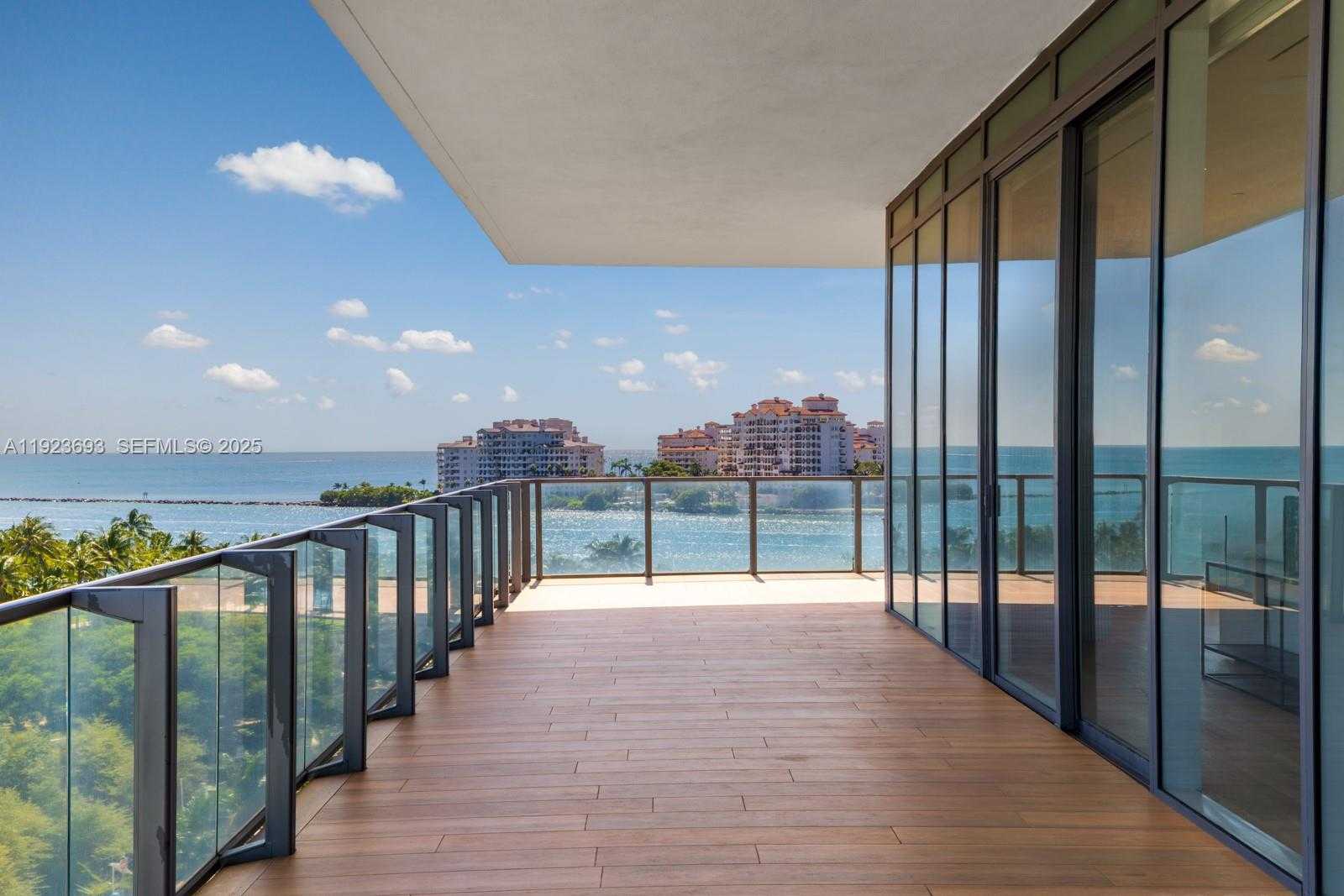 Small Image of 800 SOUTH POINTE DR #801, Miami Beach Number 9