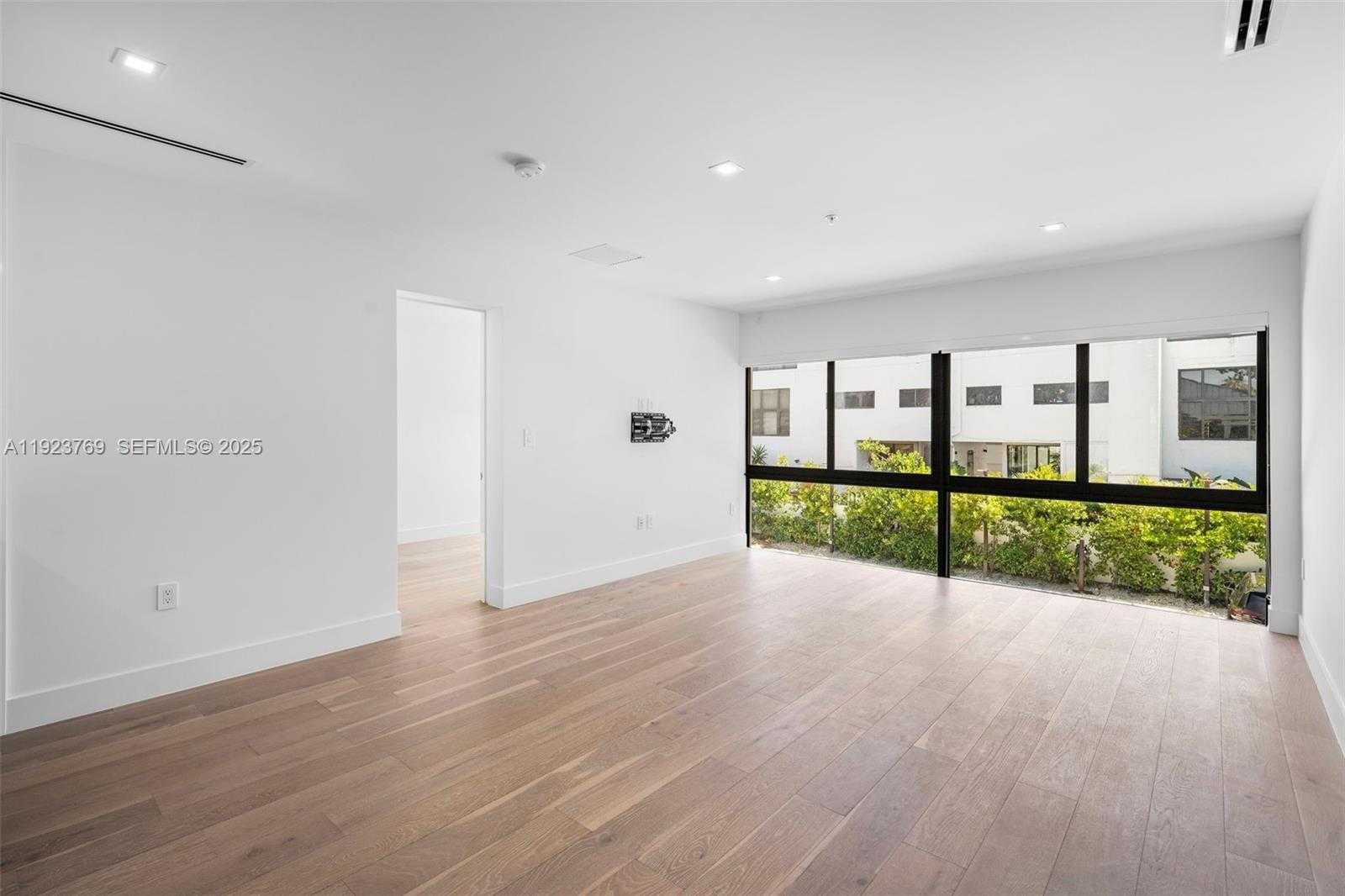 Imagen de Pequeño Objeto