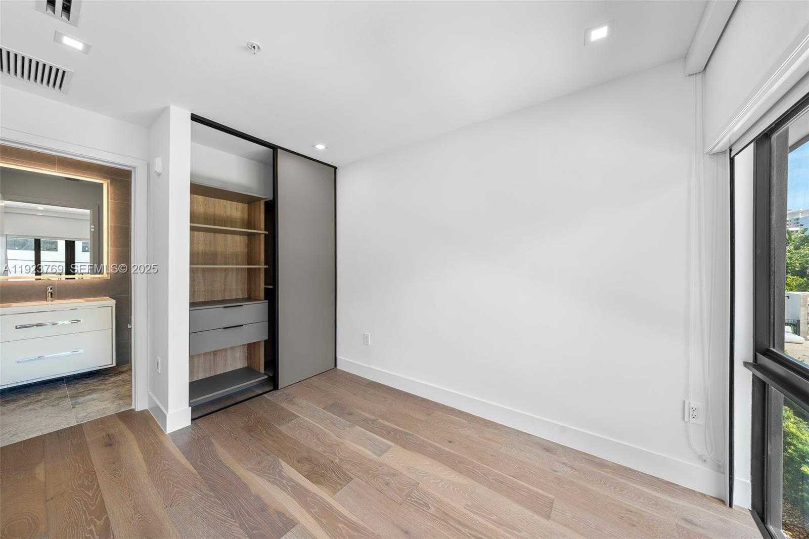 Imagen de Pequeño Objeto