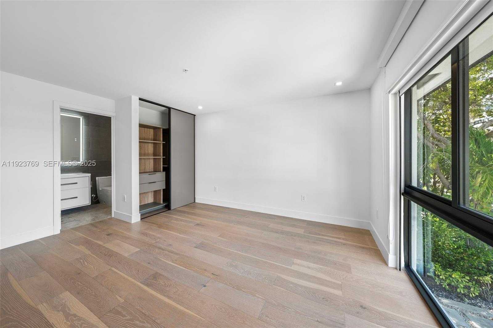 Imagen de Pequeño Objeto