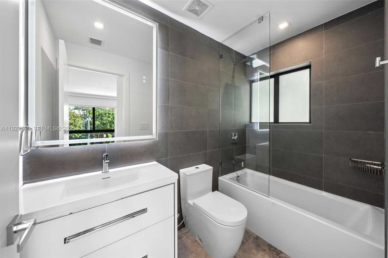 Imagen de Pequeño Objeto