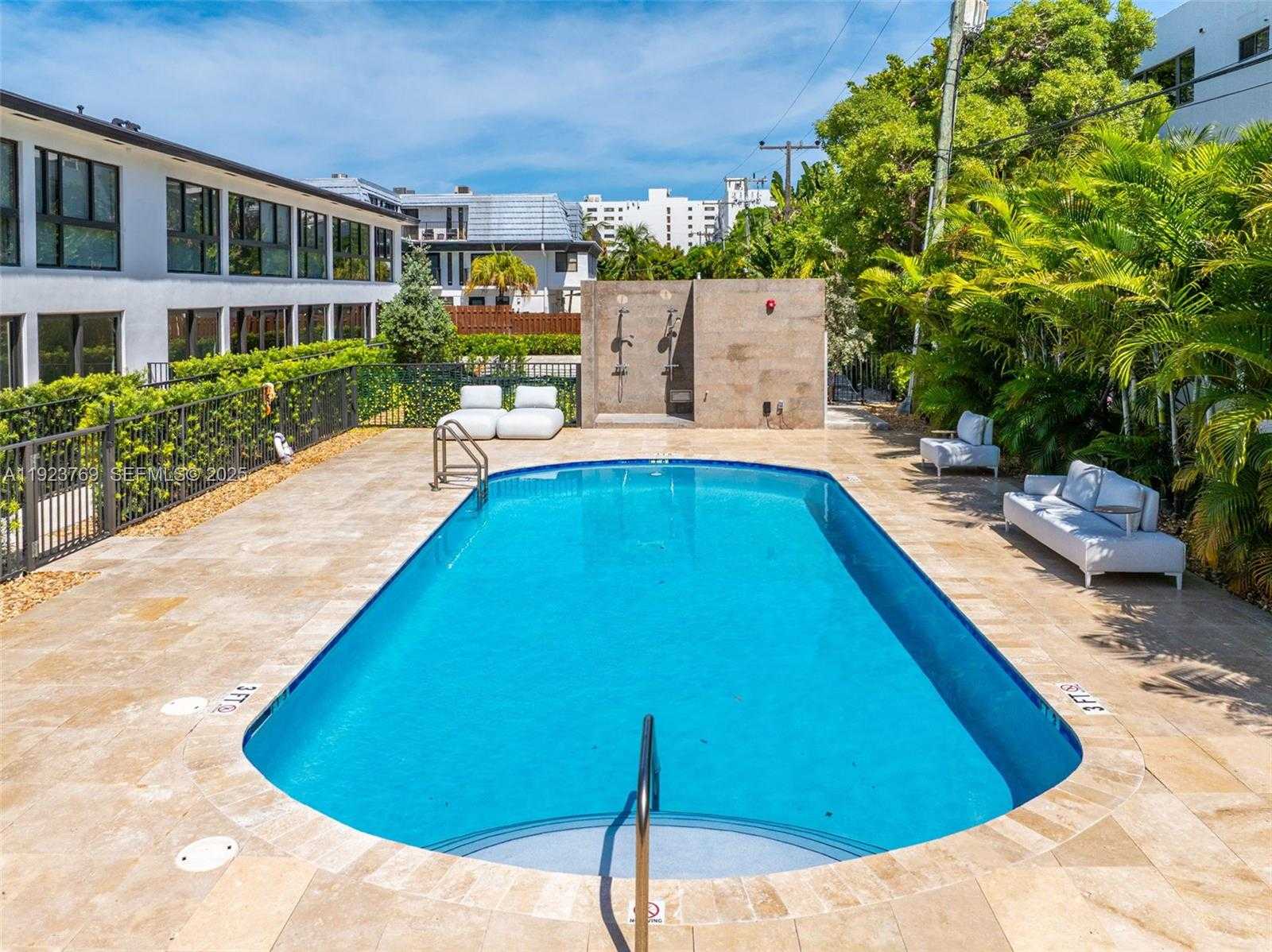 Imagen de Pequeño Objeto