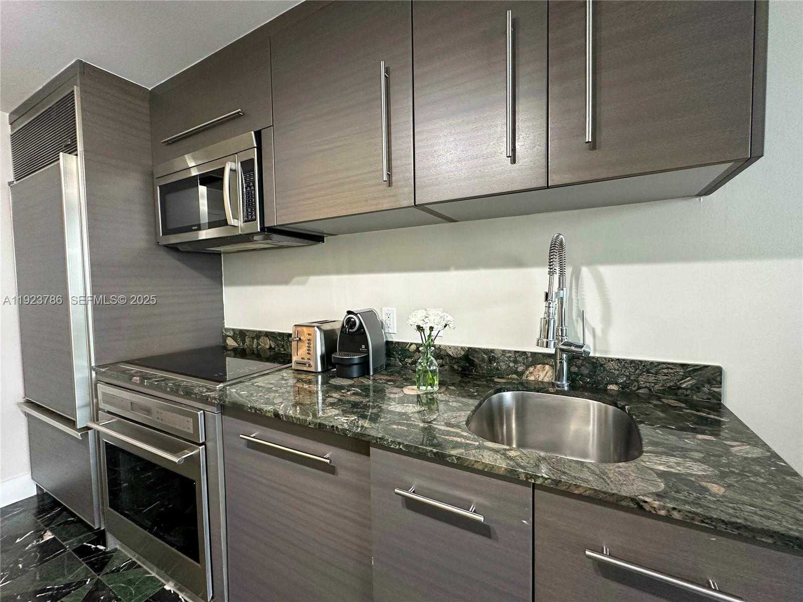 Small Image of 485 BRICKELL AVE #4405, Miami Number 11