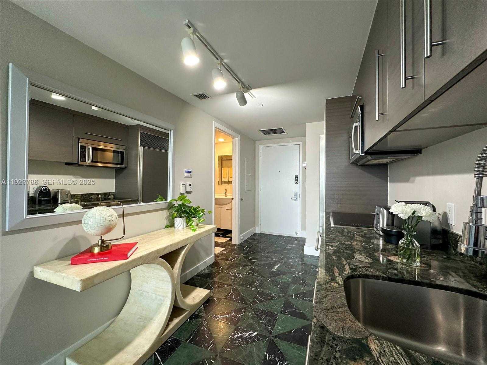 Small Image of 485 BRICKELL AVE #4405, Miami Number 14