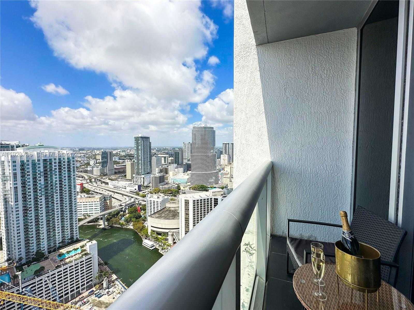 Small Image of 485 BRICKELL AVE #4405, Miami Number 3