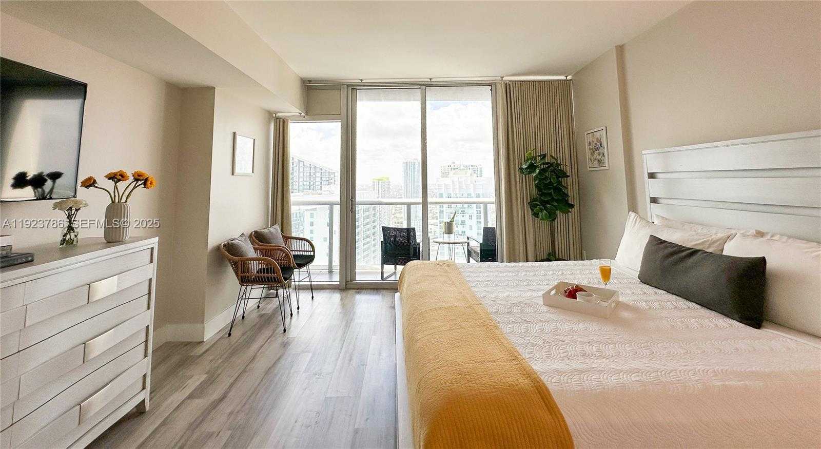 Small Image of 485 BRICKELL AVE #4405, Miami Number 4