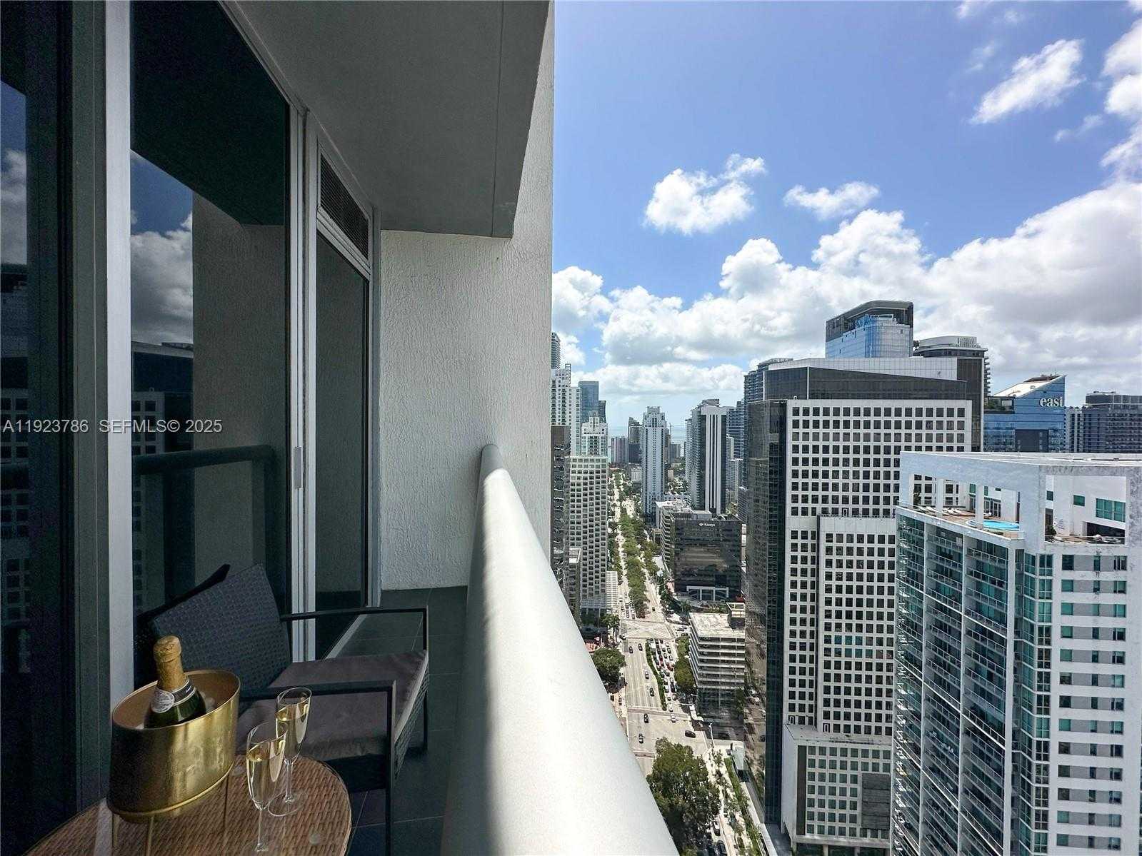 Small Image of 485 BRICKELL AVE #4405, Miami Number 6