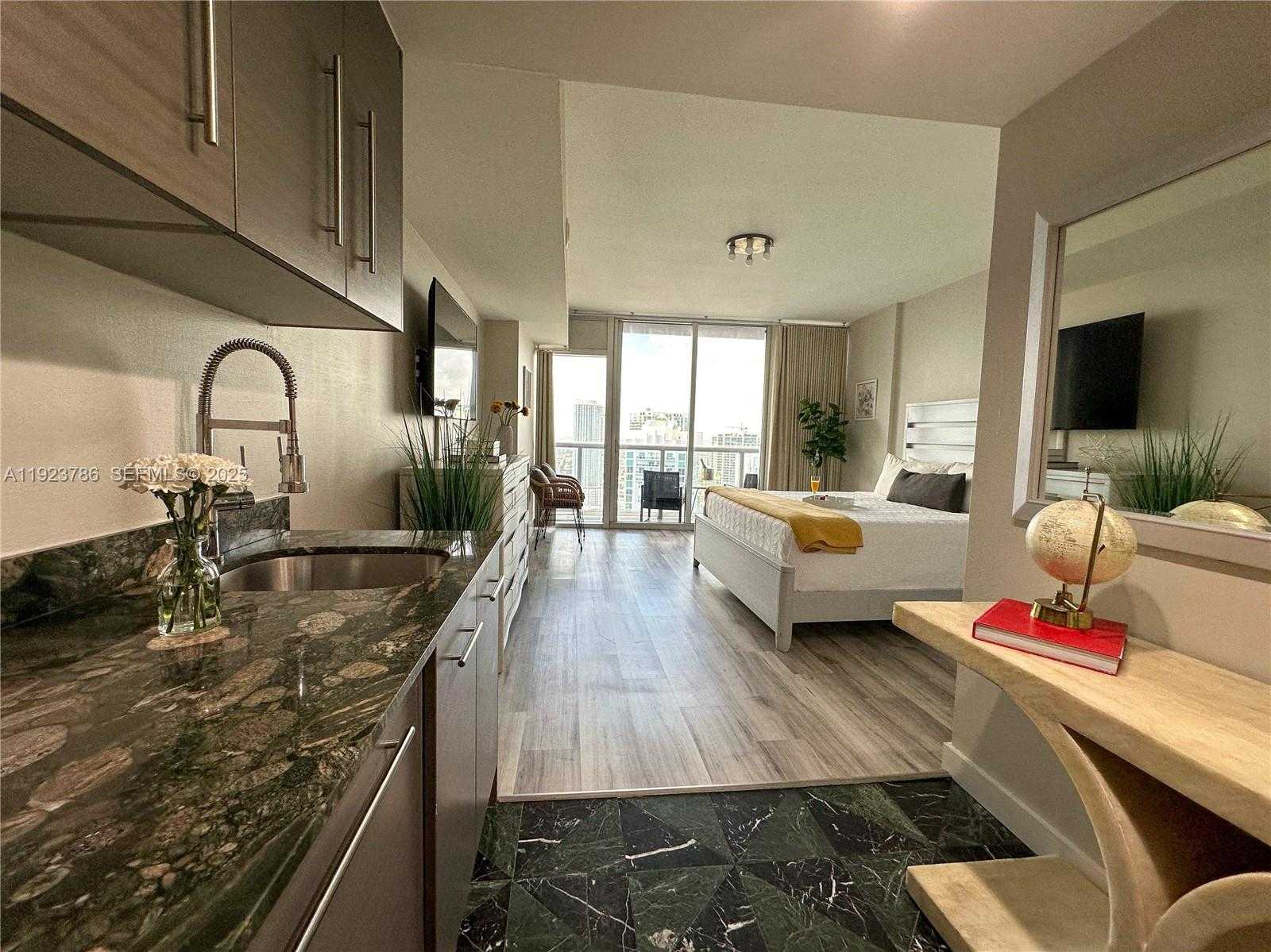 Small Image of 485 BRICKELL AVE #4405, Miami Number 9