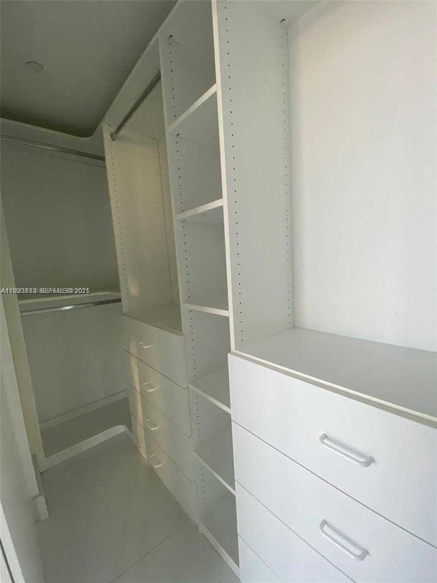 Small Image of 495 BRICKELL AVE #2902, Miami Number 18